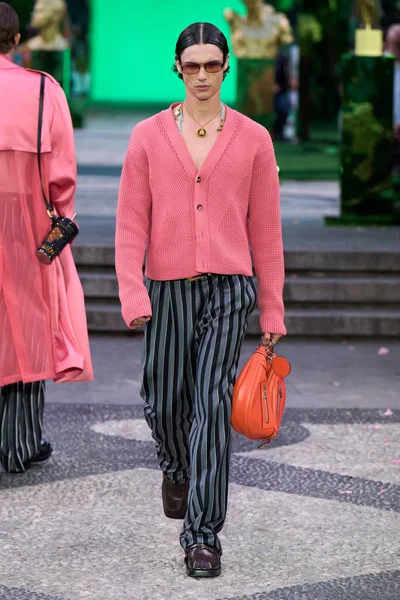Look 9
